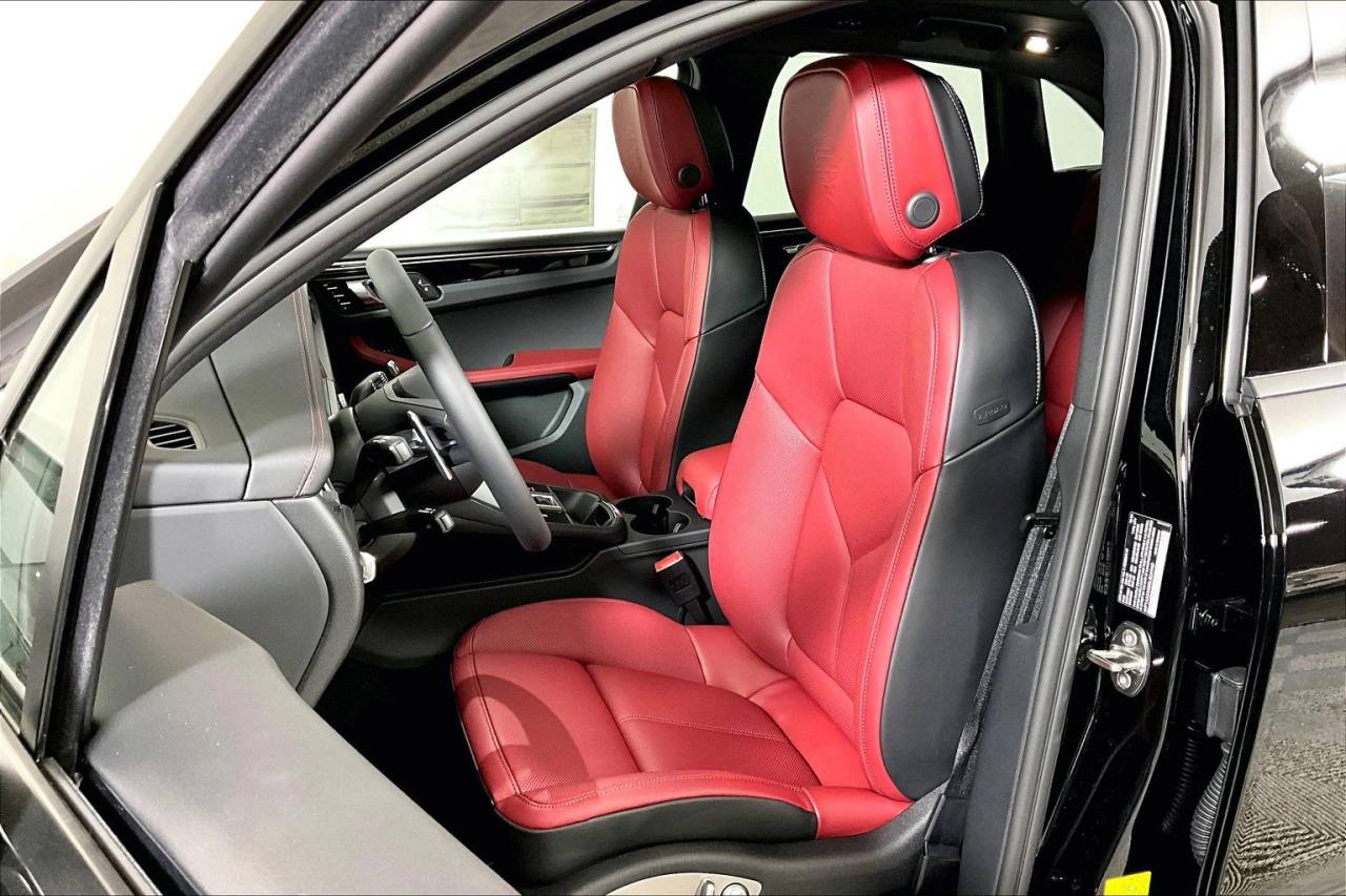 2025 Porsche Macan AWD
