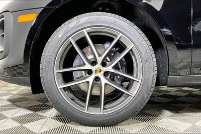 2025 Porsche Macan AWD