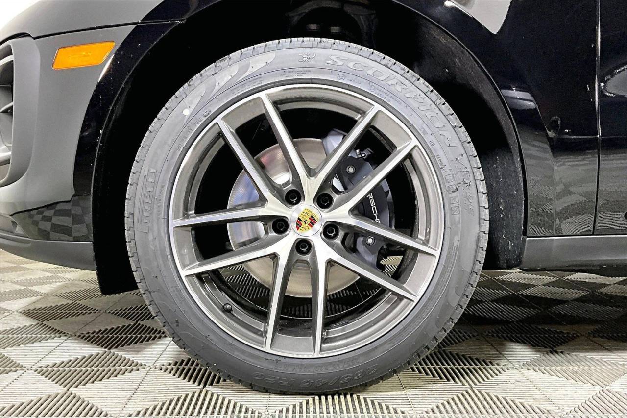 2025 Porsche Macan AWD