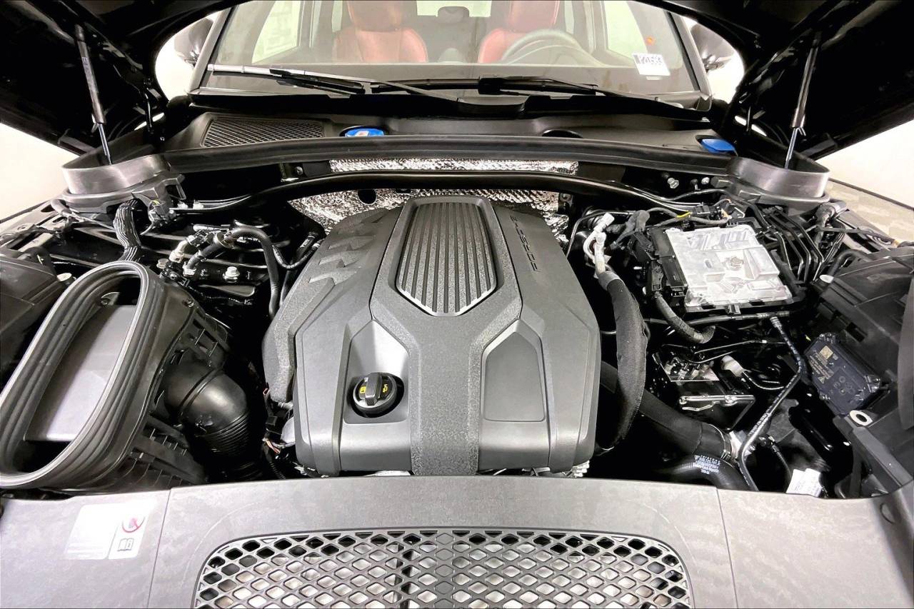 2025 Porsche Macan AWD