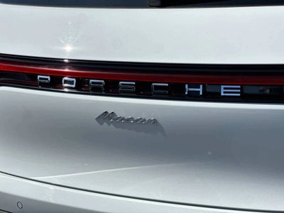2025 Porsche Macan Base