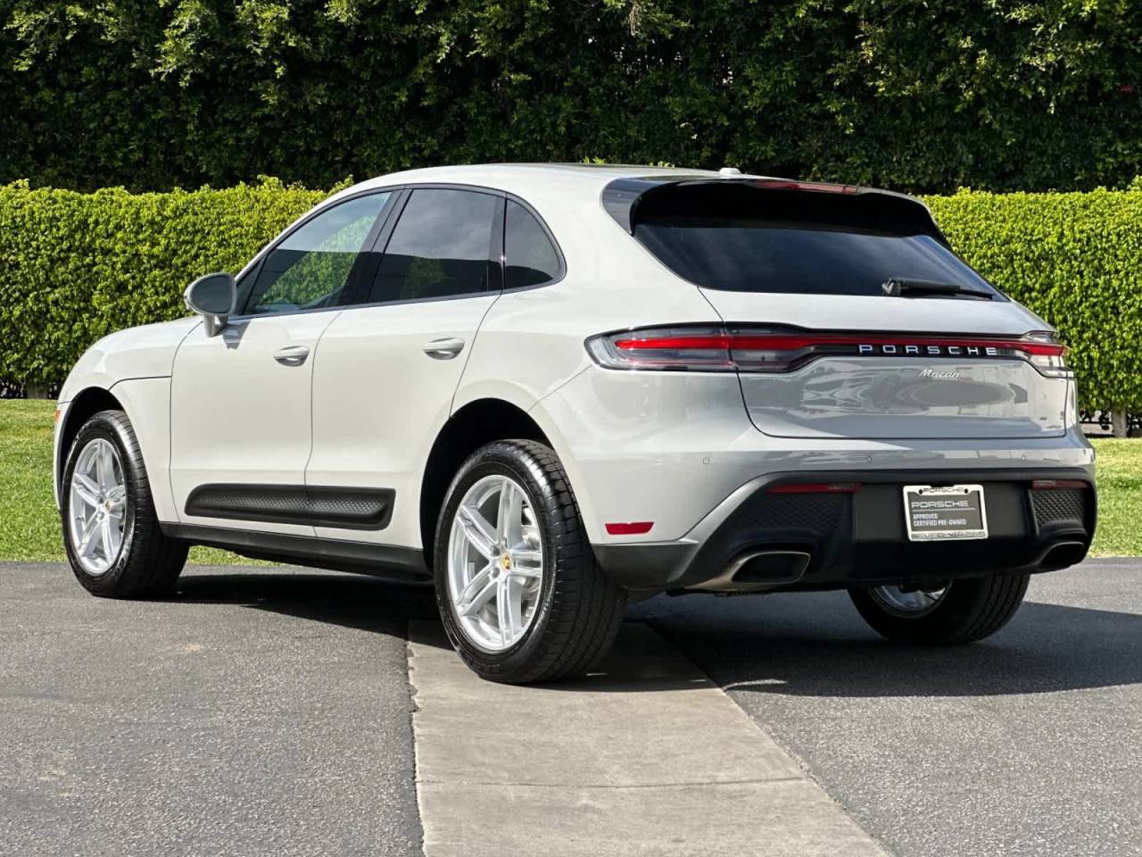 2025 Porsche Macan Base