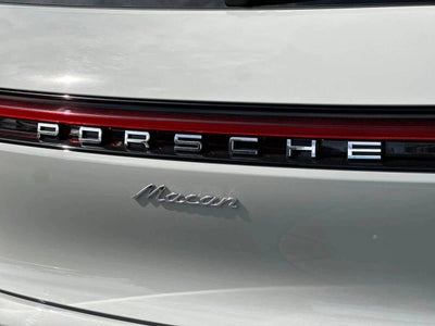 2025 Porsche Macan Base