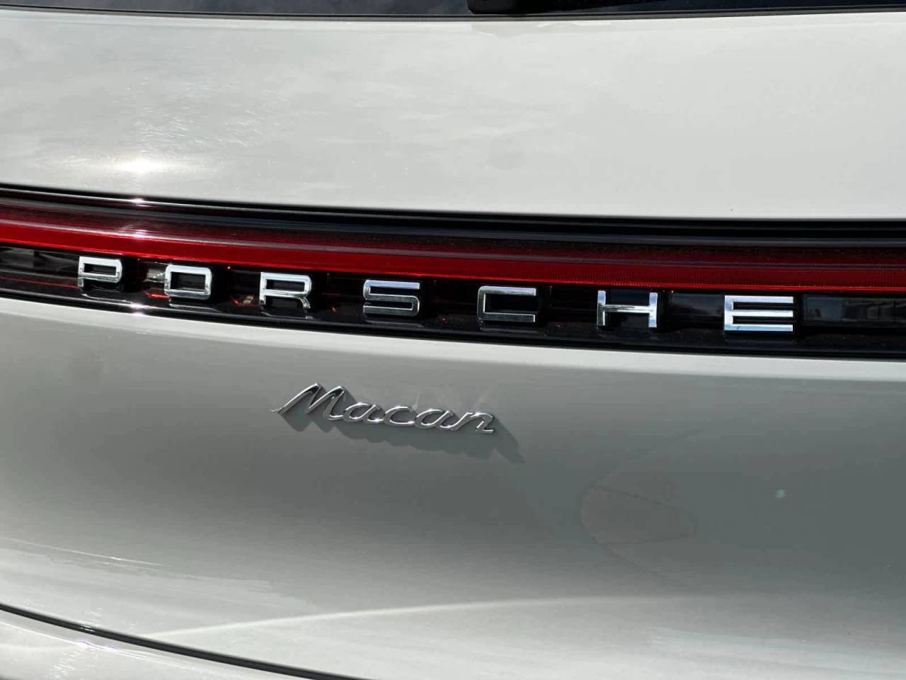 2025 Porsche Macan Base