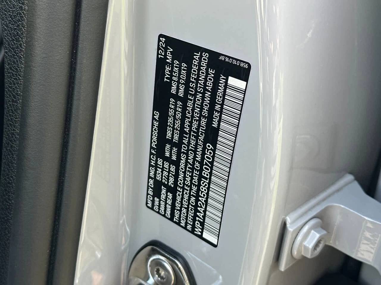 2025 Porsche Macan Base