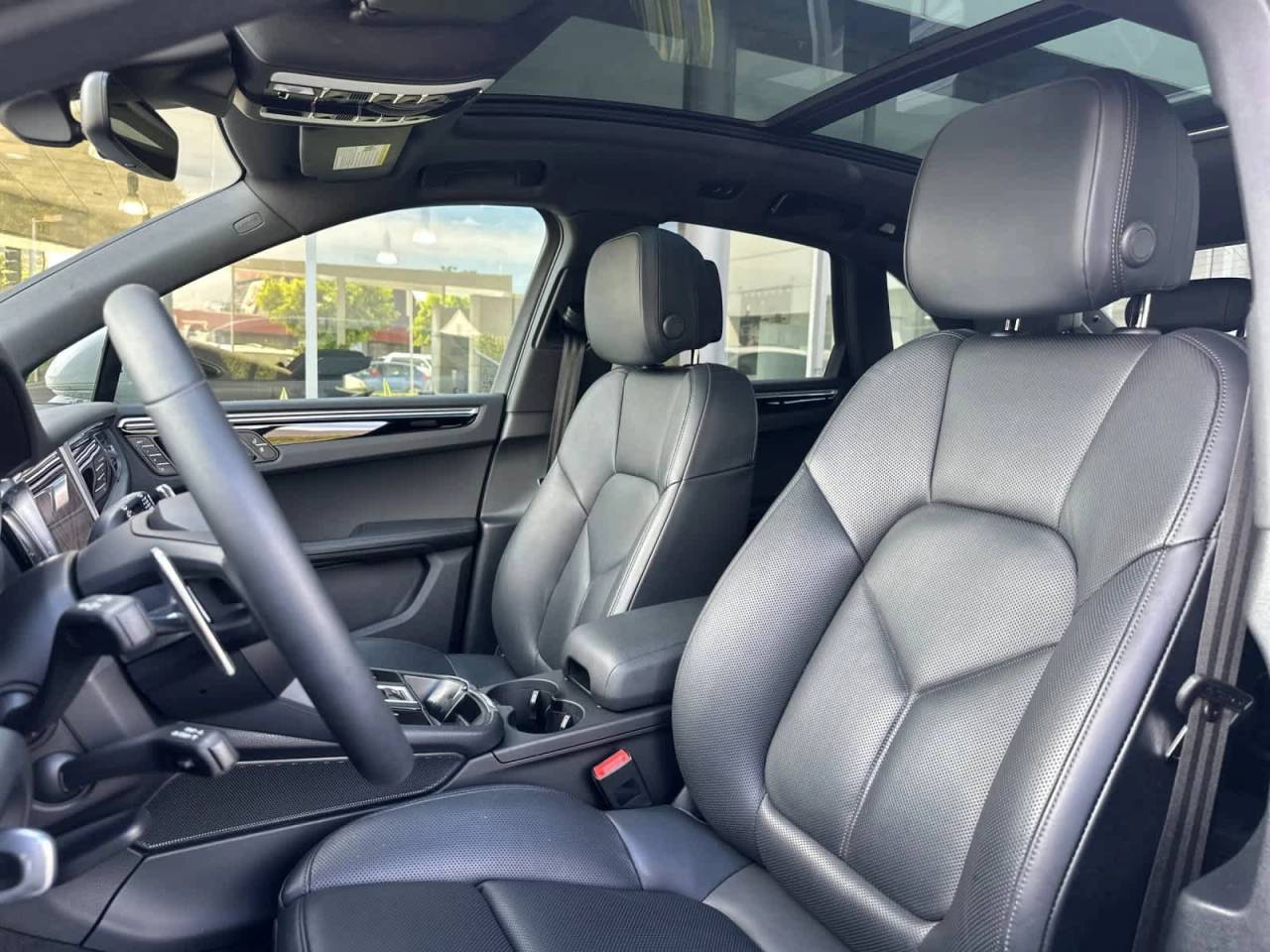 2025 Porsche Macan Base