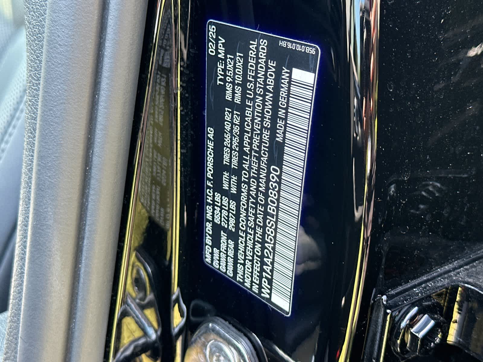 2025 Porsche Macan Base
