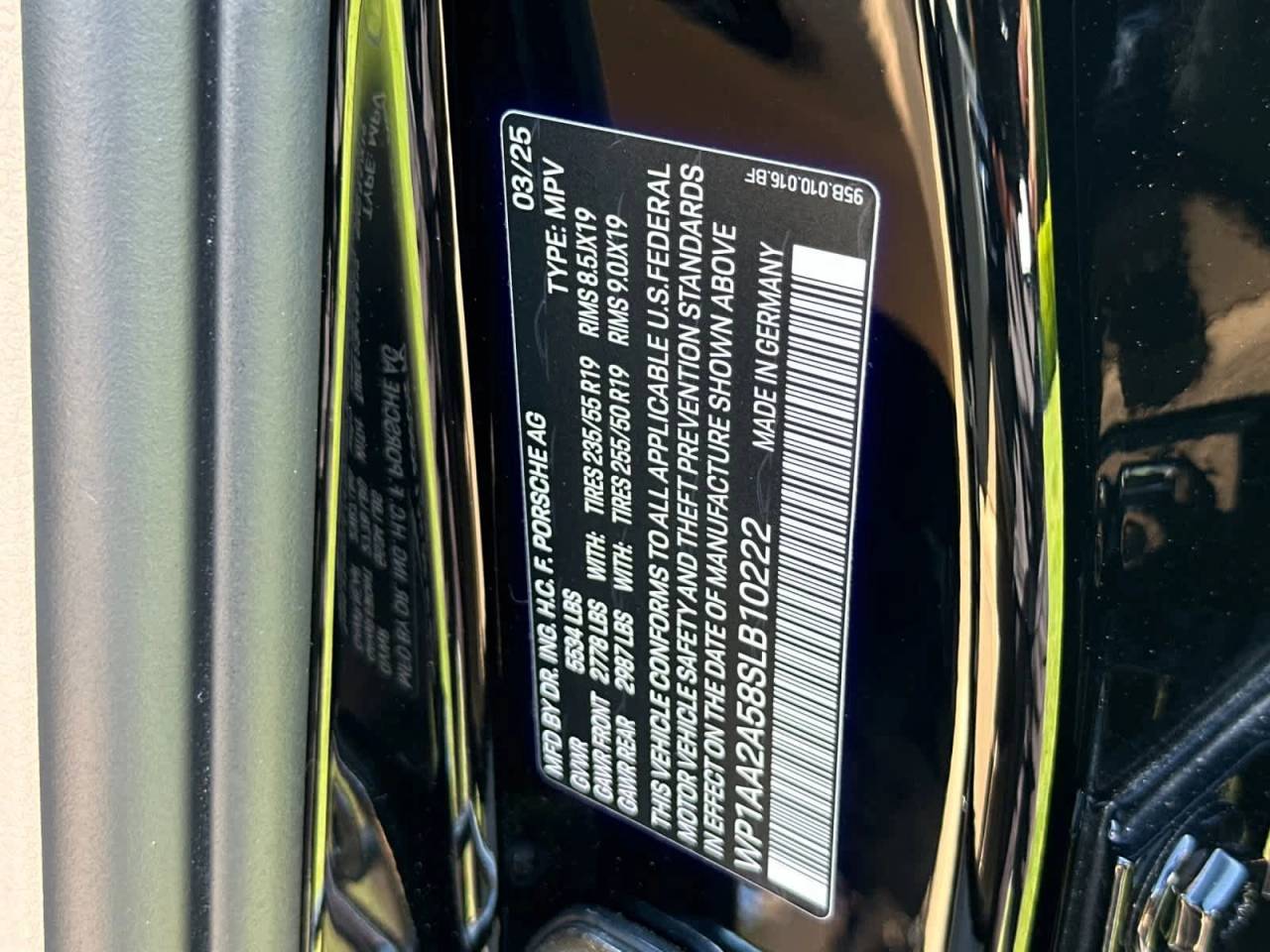 2025 Porsche Macan Base