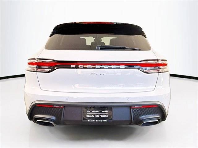 2025 Porsche Macan Base