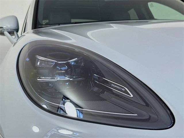 2025 Porsche Macan Base