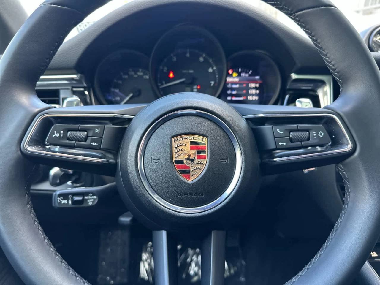 2025 Porsche Macan Base