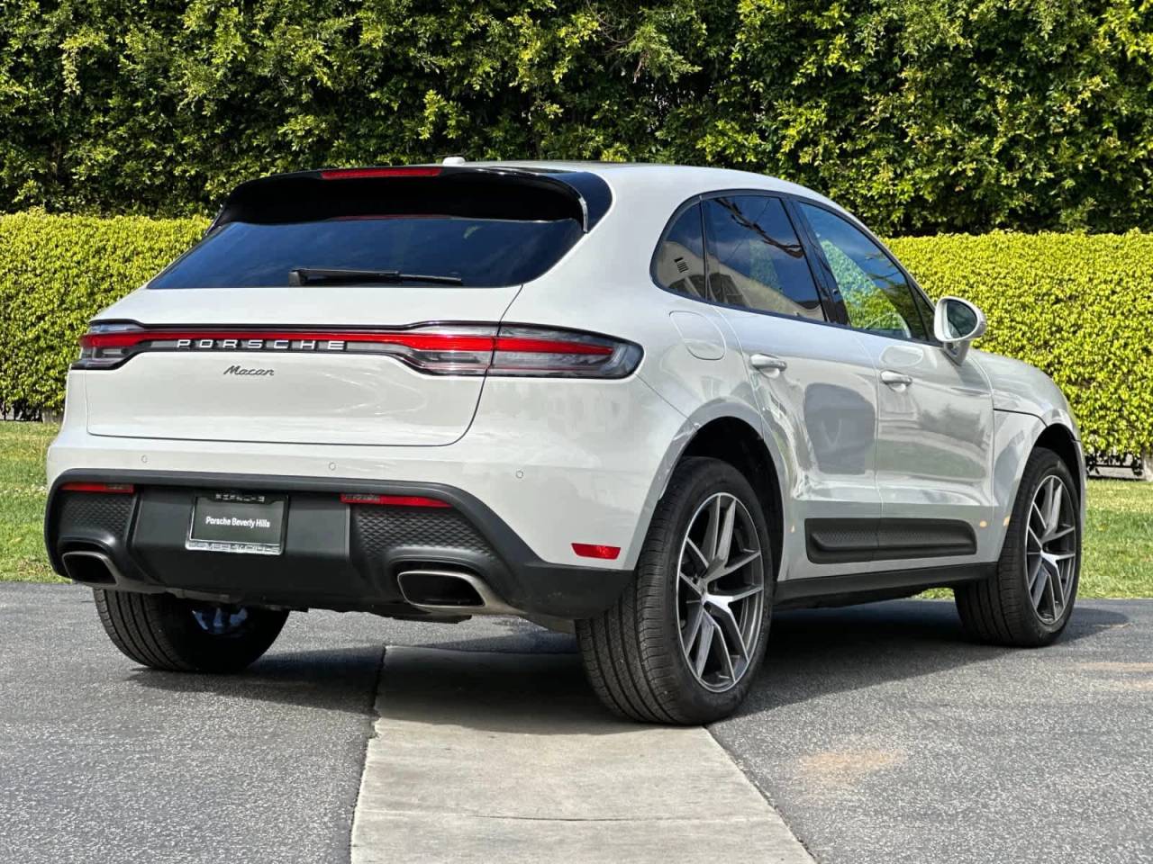 2025 Porsche Macan Base