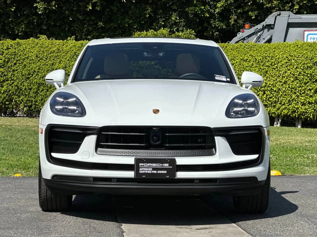 2025 Porsche Macan Base