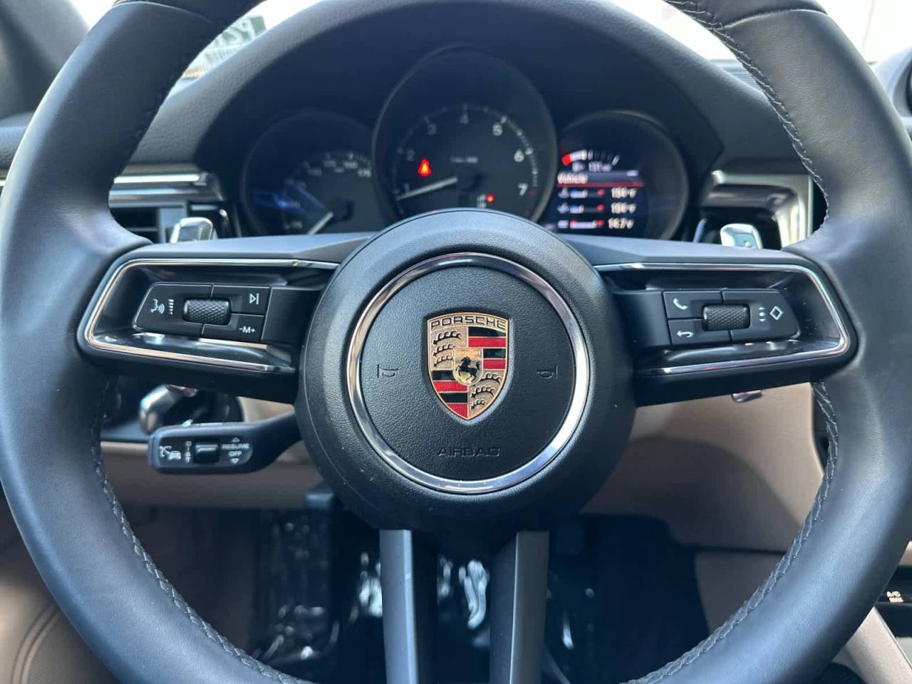 2025 Porsche Macan Base