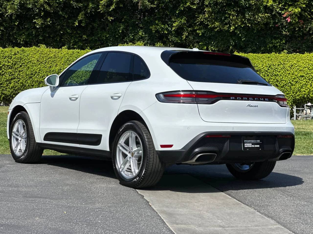 2025 Porsche Macan Base