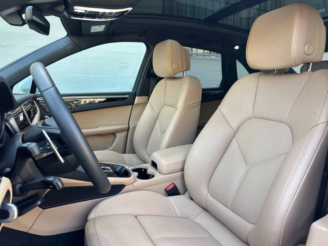 2025 Porsche Macan Base