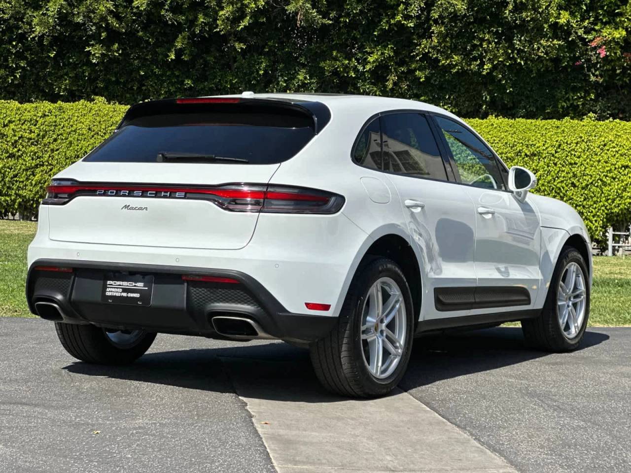 2025 Porsche Macan Base