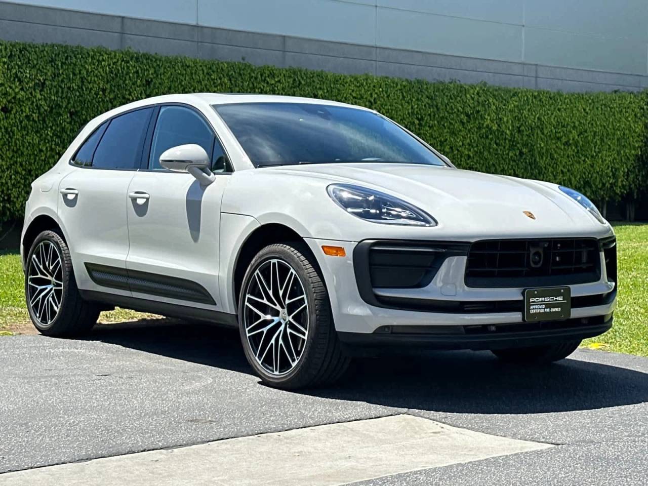 2025 Porsche Macan Base