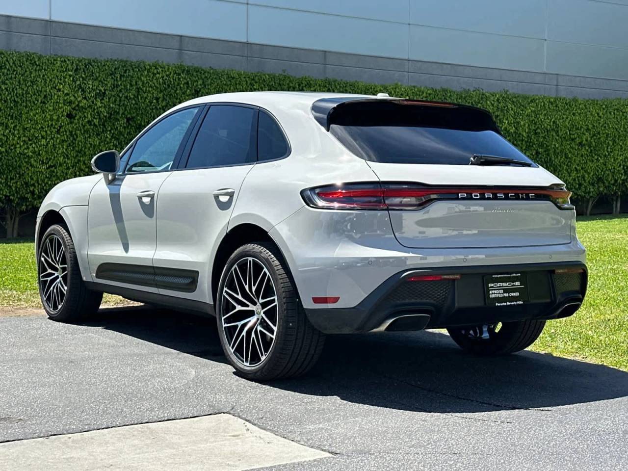2025 Porsche Macan Base