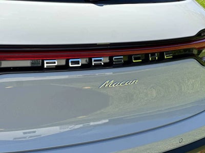 2025 Porsche Macan Base