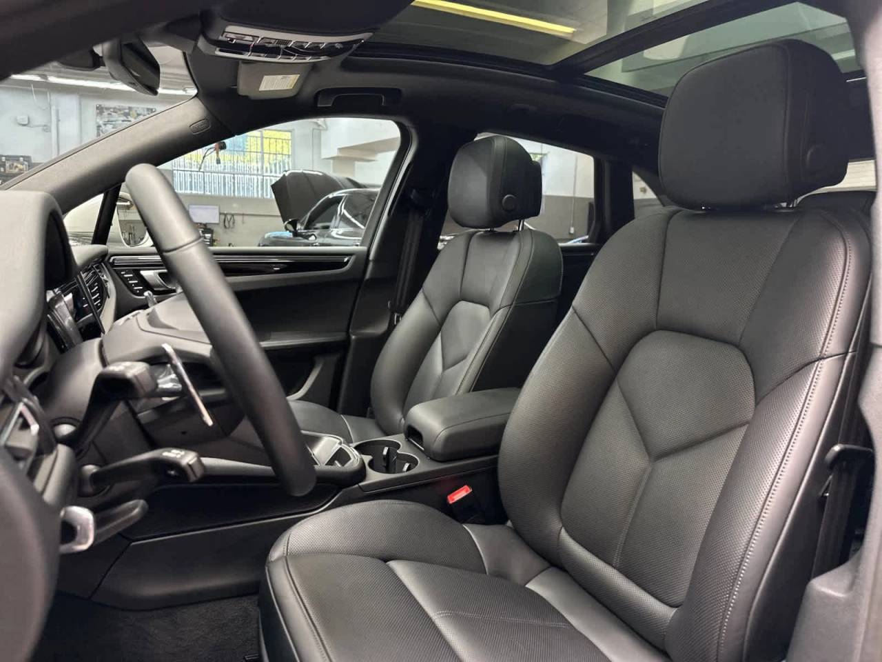 2025 Porsche Macan Base