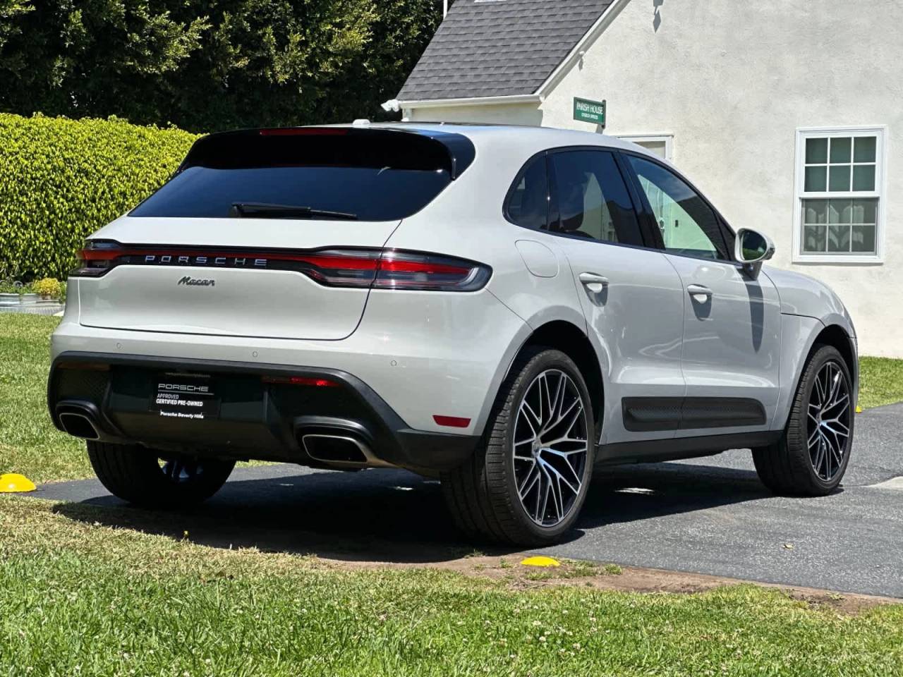 2025 Porsche Macan Base
