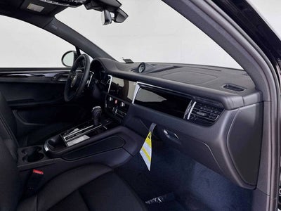 2025 Porsche Macan AWD