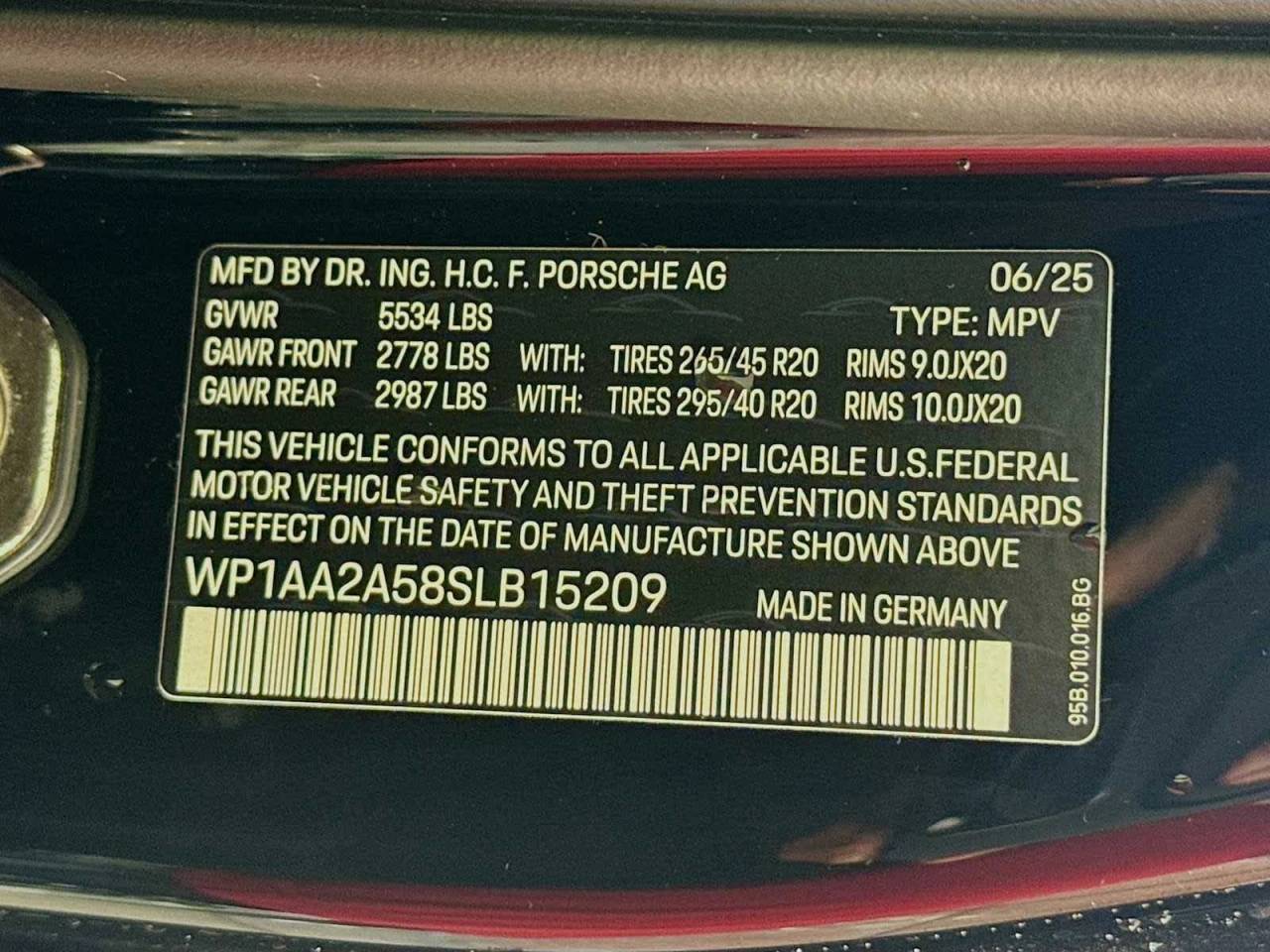 2025 Porsche Macan AWD