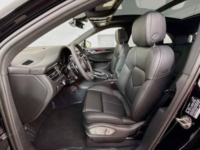 2025 Porsche Macan AWD