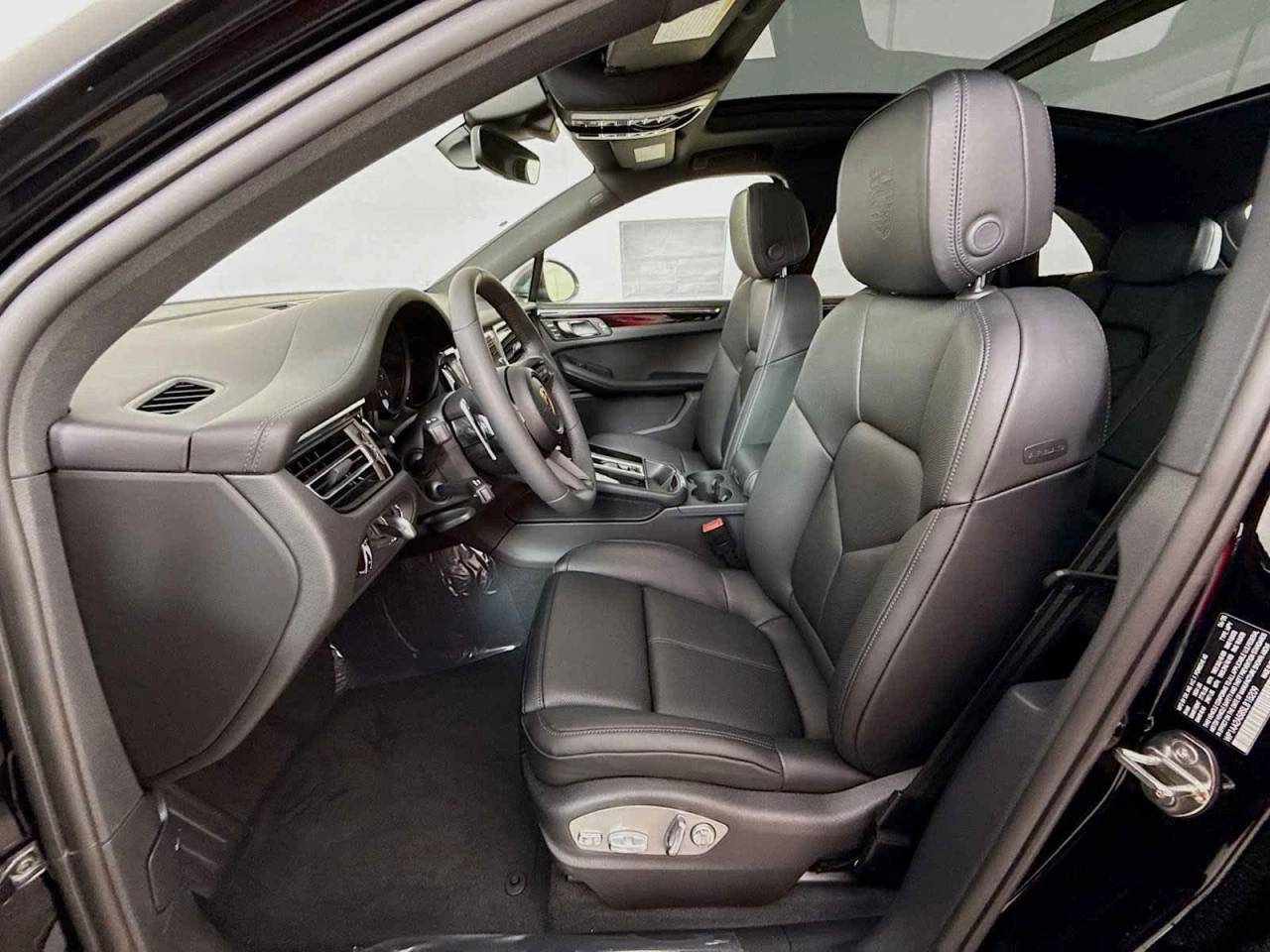 2025 Porsche Macan AWD