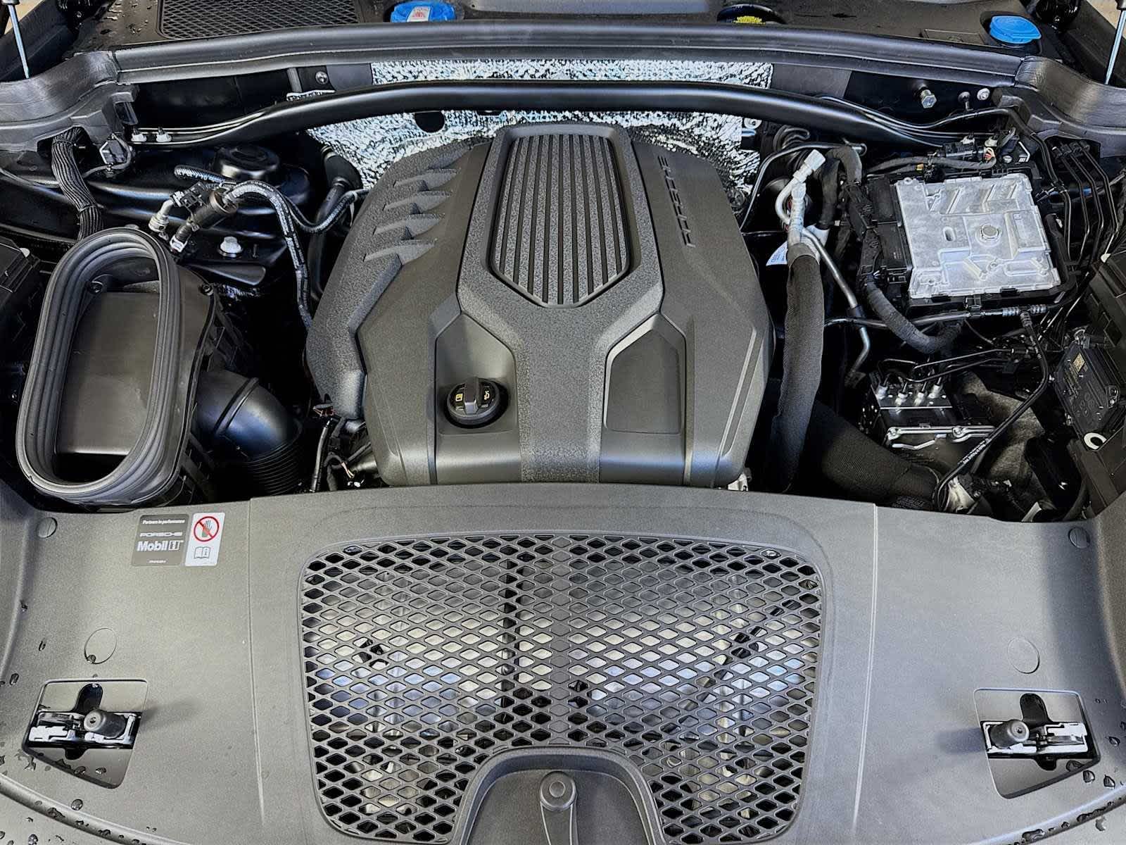 2025 Porsche Macan Macan T