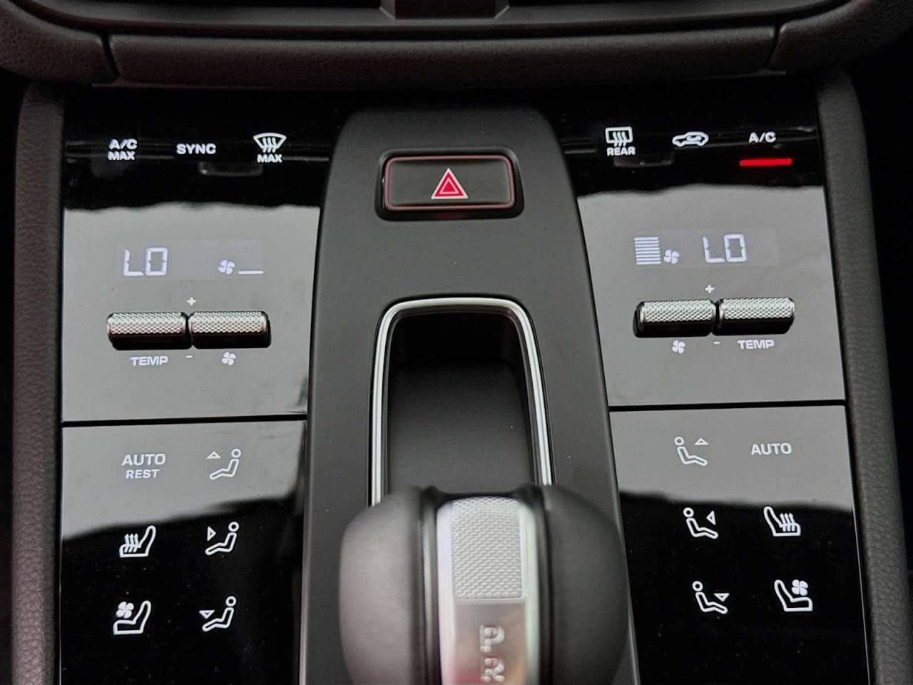 2025 Porsche Macan AWD