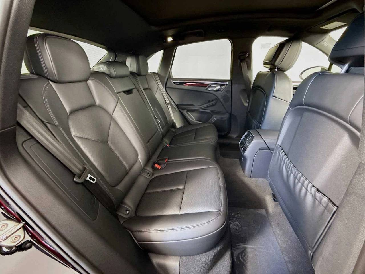 2025 Porsche Macan AWD