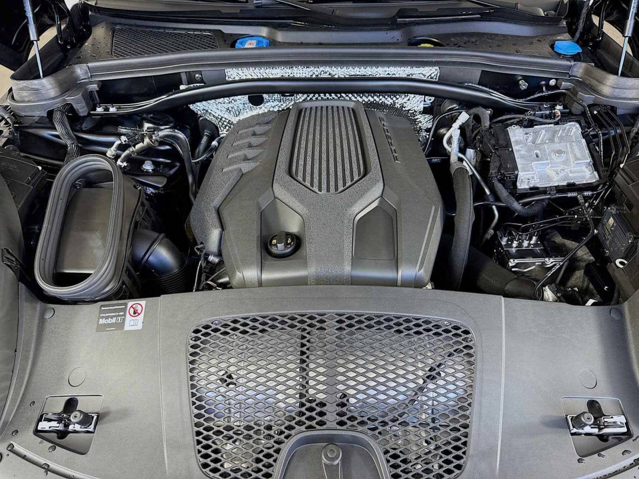 2025 Porsche Macan AWD