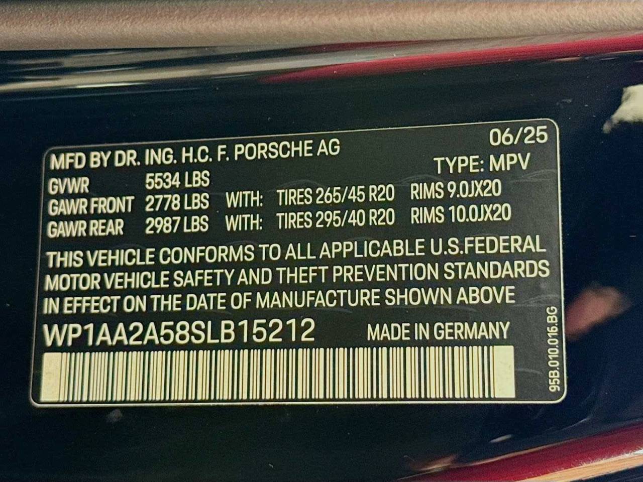 2025 Porsche Macan AWD