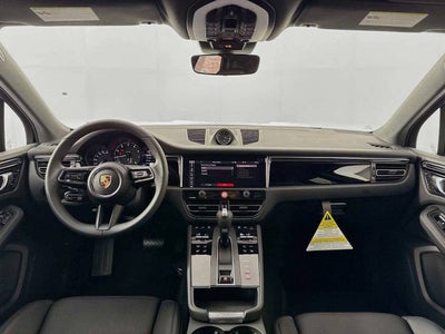 2025 Porsche Macan AWD