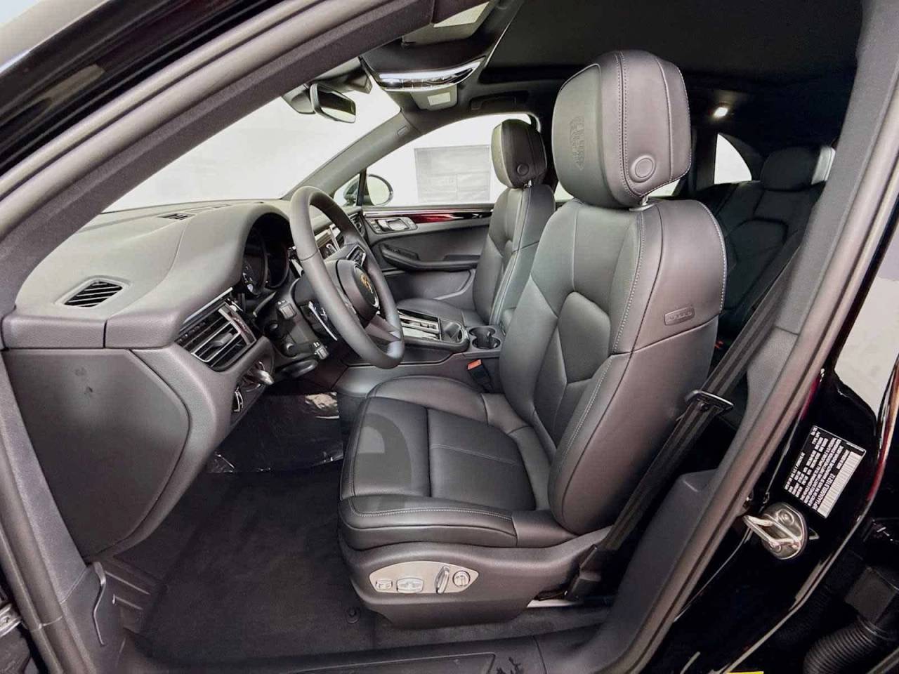 2025 Porsche Macan AWD