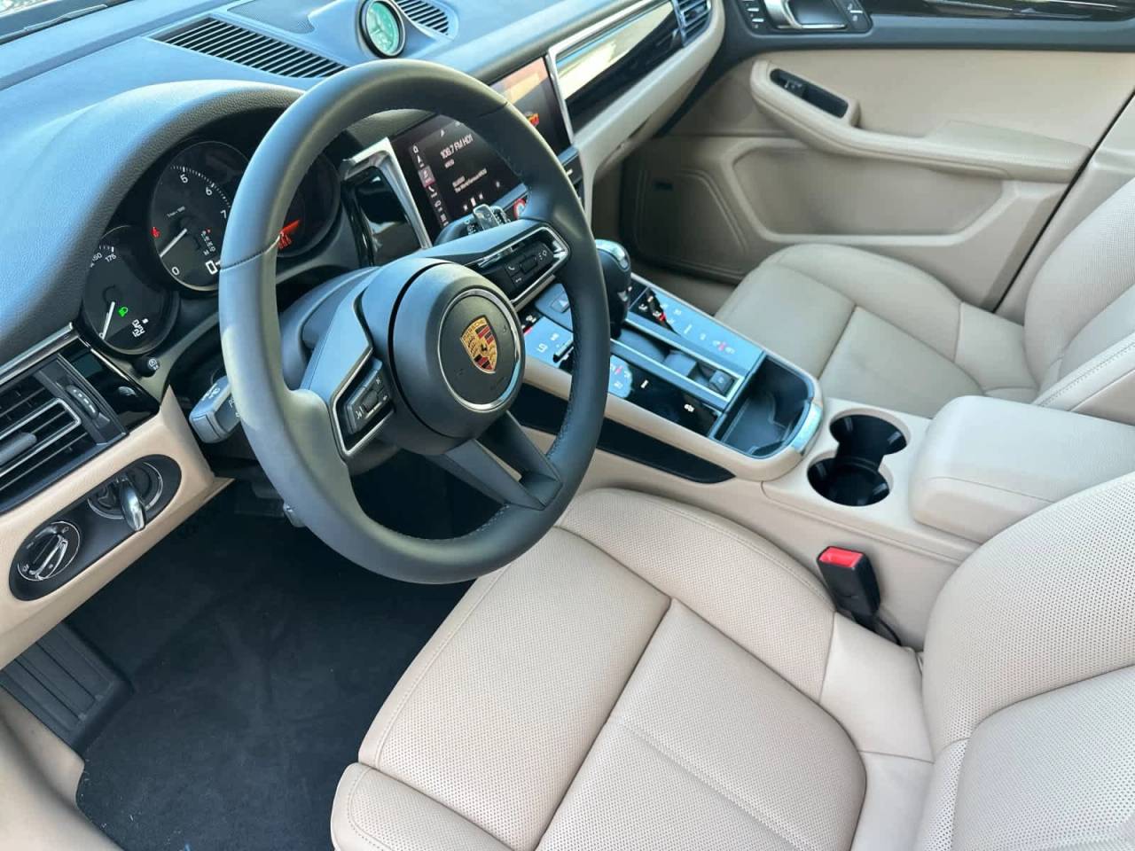 2026 Porsche Macan AWD