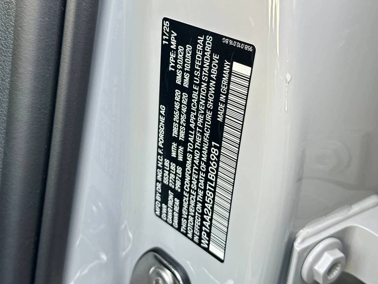 2026 Porsche Macan Base