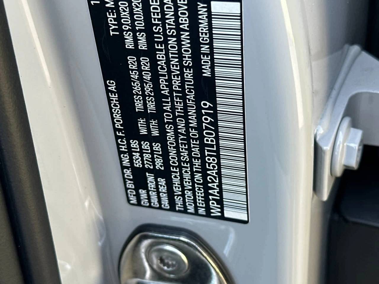 2026 Porsche Macan Base