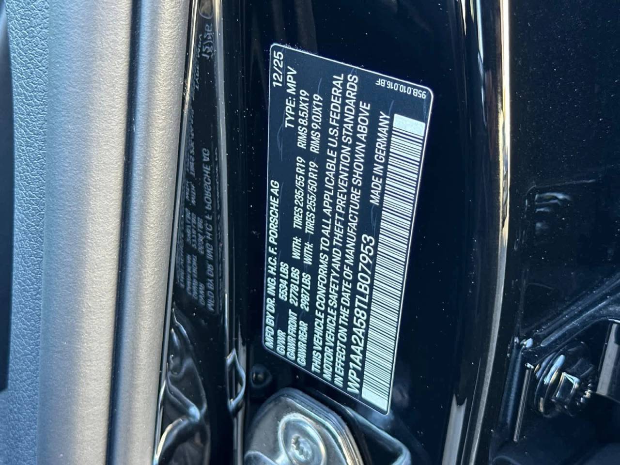 2026 Porsche Macan Base