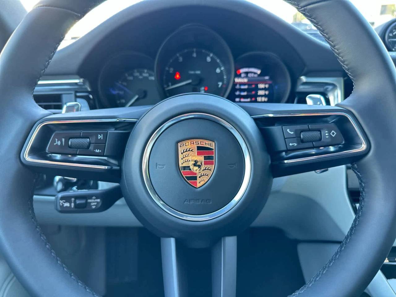 2026 Porsche Macan Base