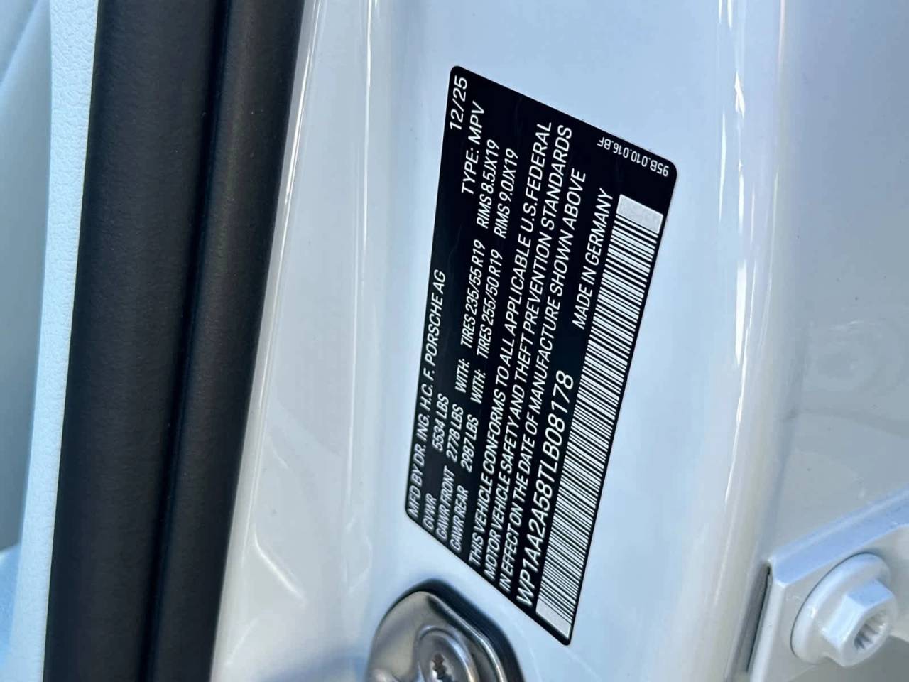 2026 Porsche Macan Base