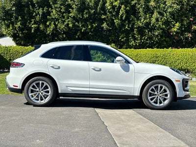 2026 Porsche Macan Base