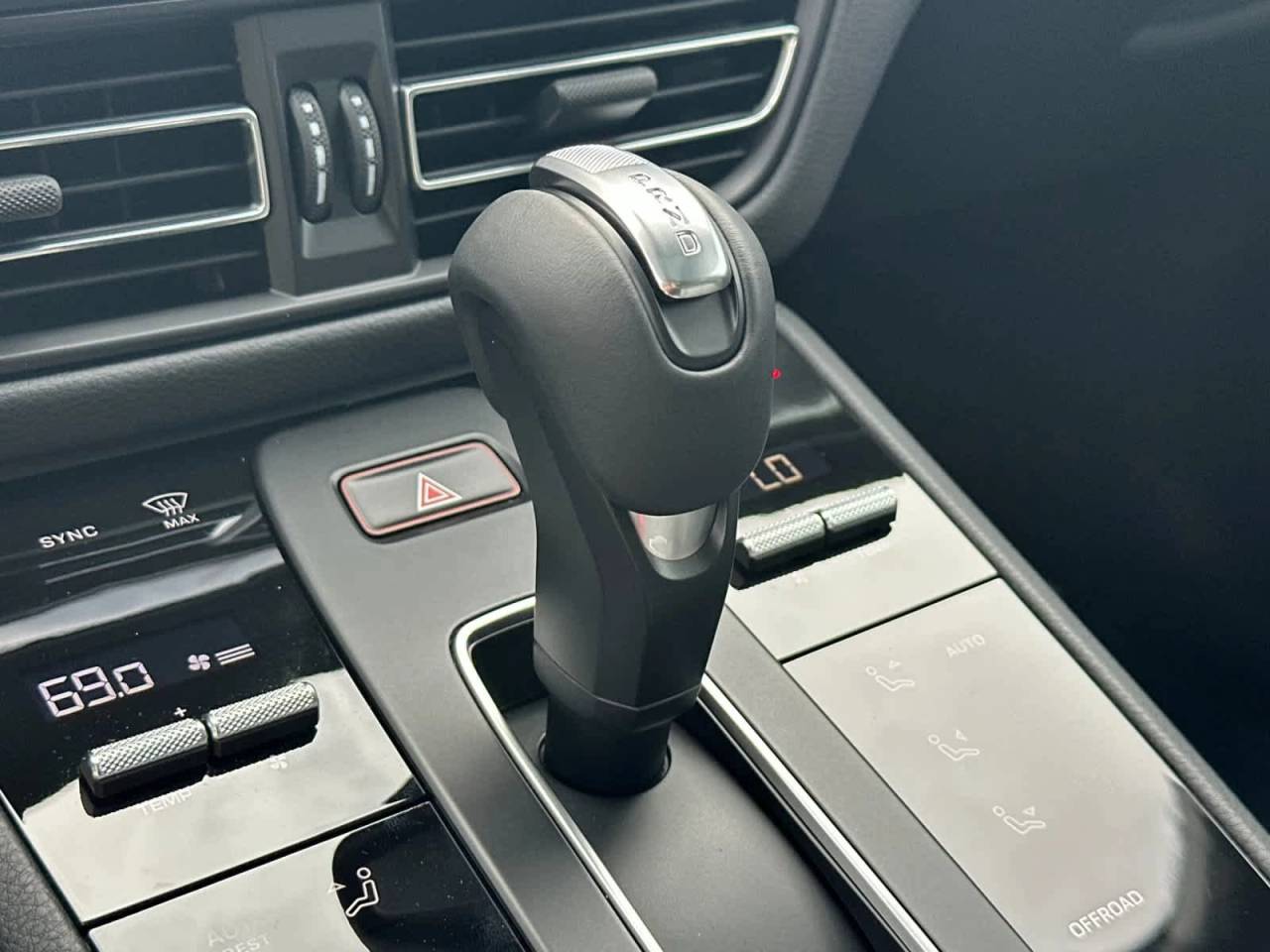 2026 Porsche Macan Base