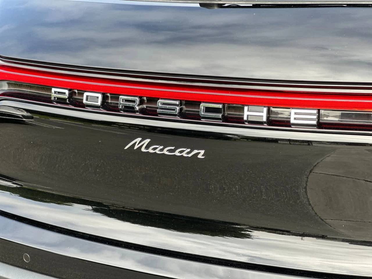 2026 Porsche Macan Base