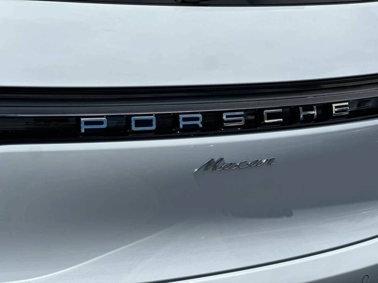 2026 Porsche Macan Base