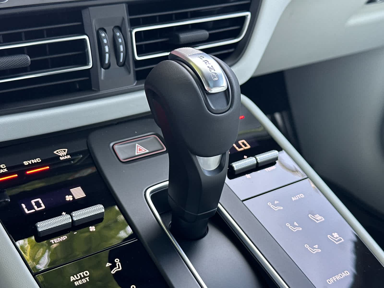 2026 Porsche Macan Base