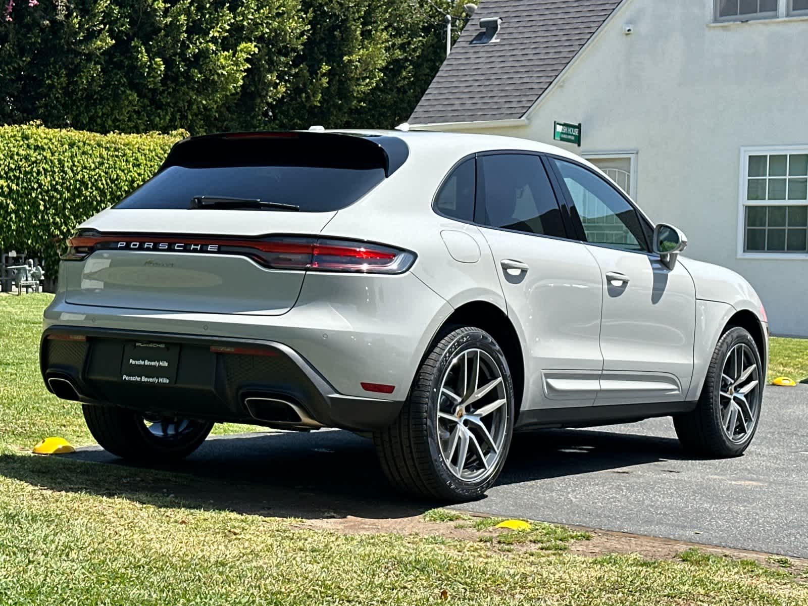 2026 Porsche Macan Base