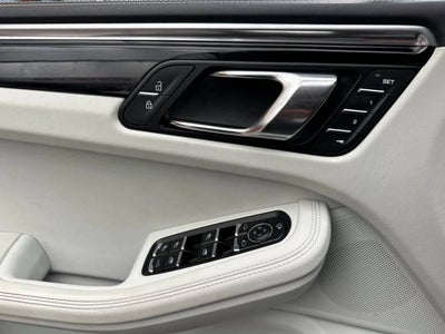 2022 Porsche Macan Base
